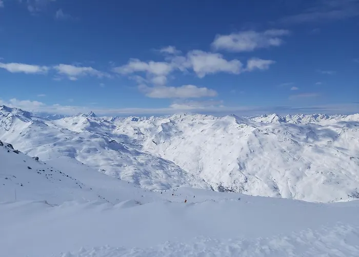 Vue Sur La Montagne, Au Pied Des Pistes 411