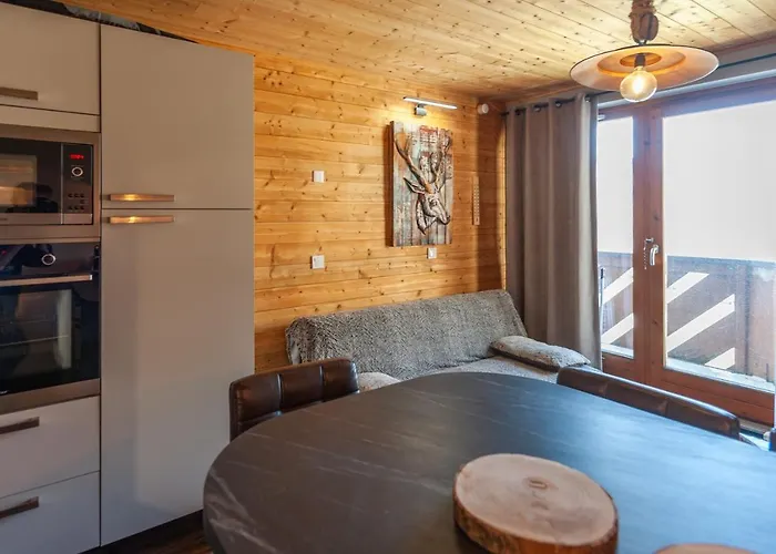 Vue Sur La Montagne, Au Pied Des Pistes 411