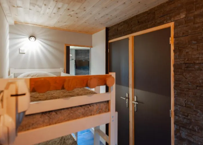 Vue Sur La Montagne, Au Pied Des Pistes 411