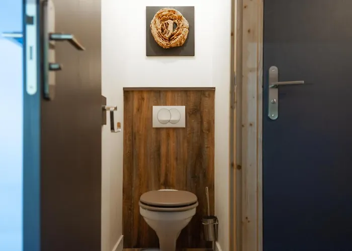 Vue Sur La Montagne, Au Pied Des Pistes 411