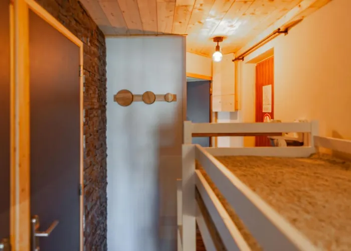 Vue Sur La Montagne, Au Pied Des Pistes 411